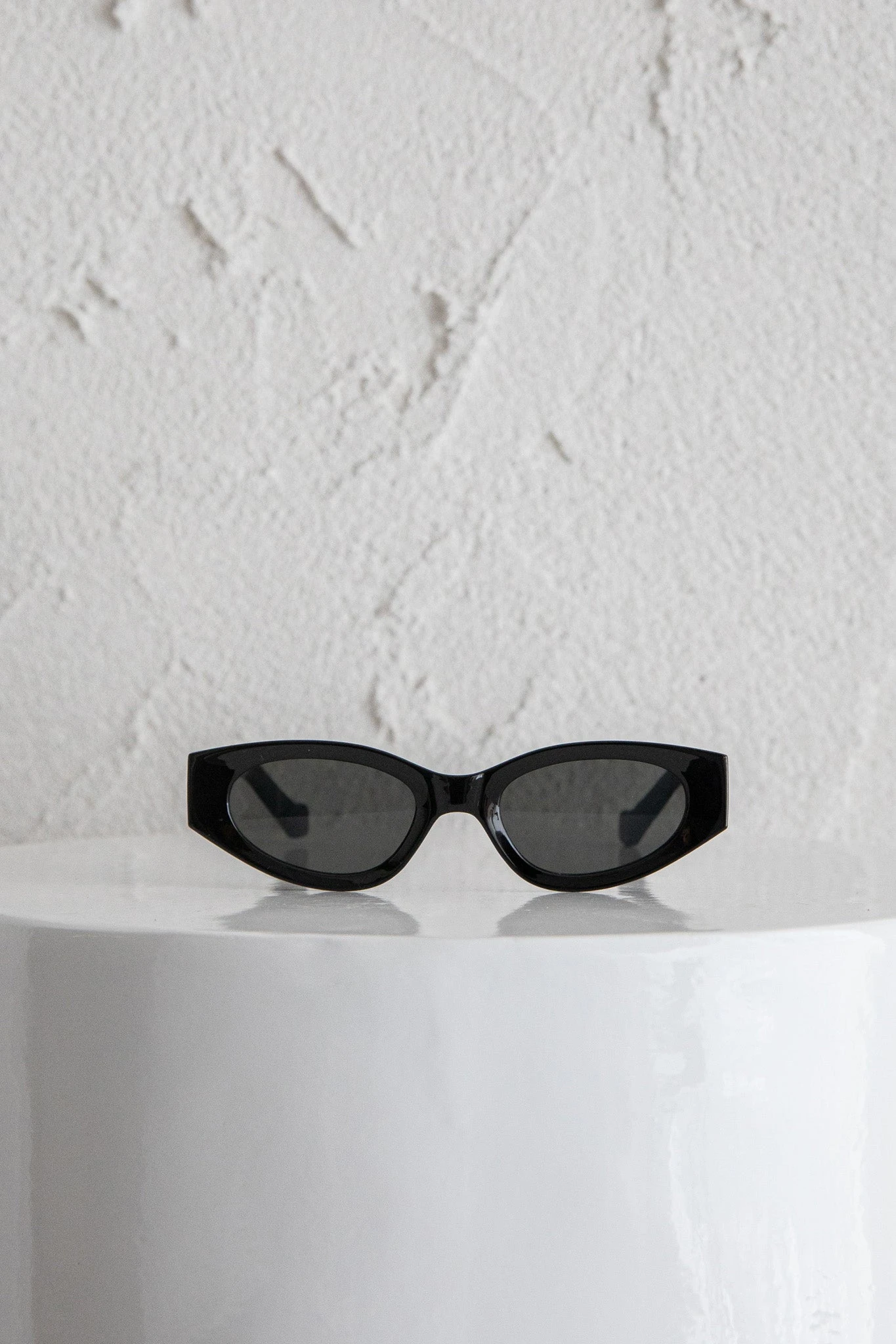 Janis Cat-eye Acetate Sunglasses Black - Image 2