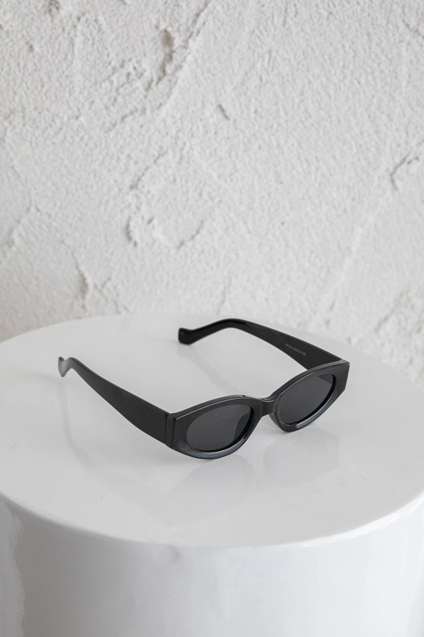 Janis Cat-eye Acetate Sunglasses Black - Image 3