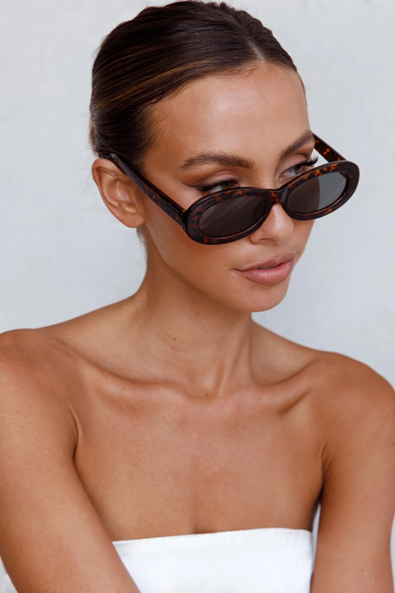 Riptide Oval Sunglasses Tort