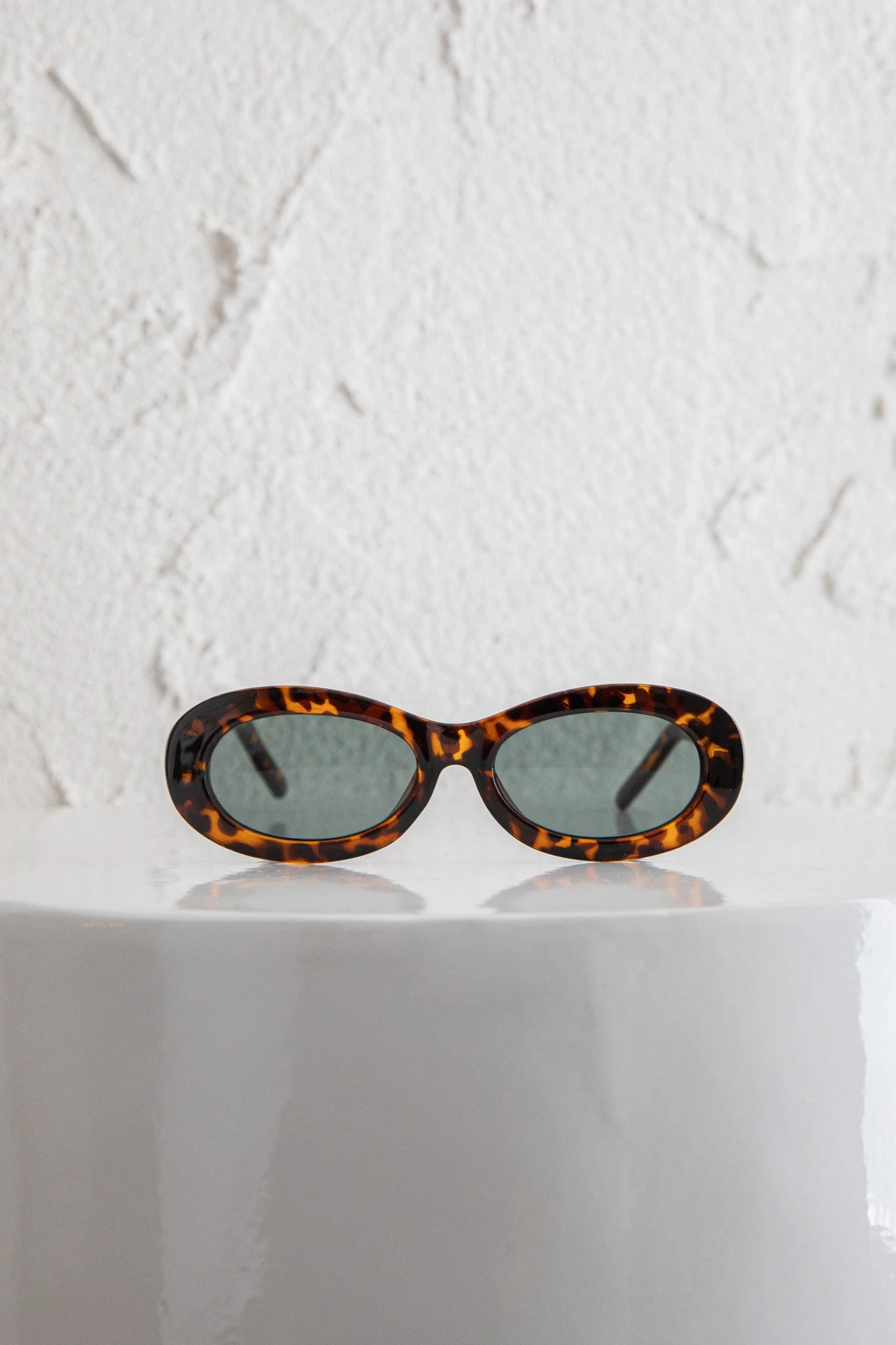 Riptide Oval Sunglasses Tort - Image 2