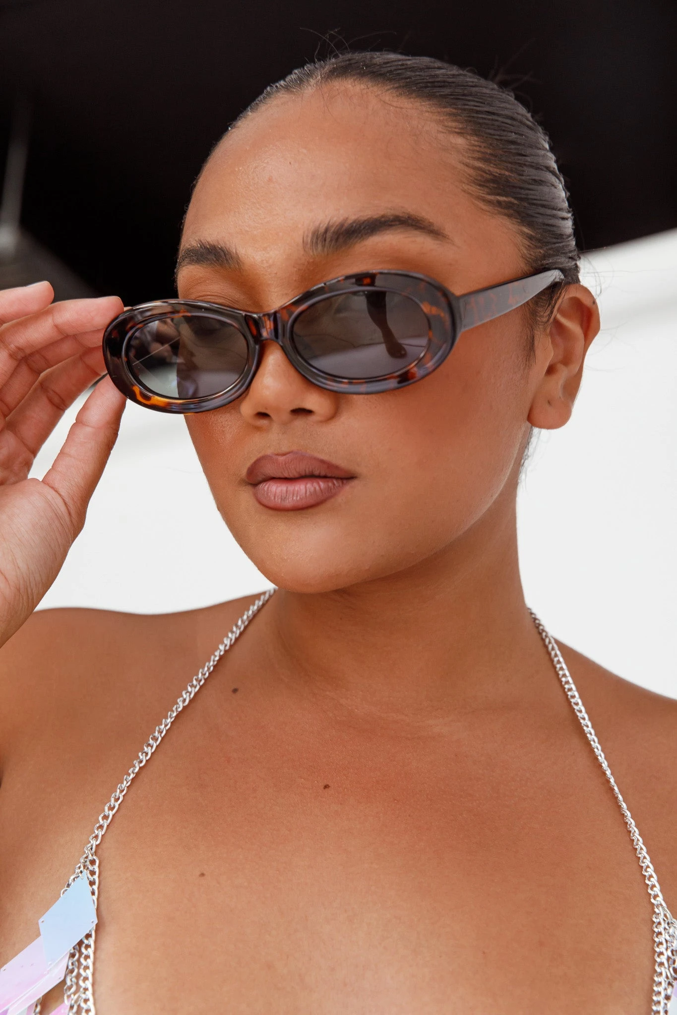 Riptide Oval Sunglasses Tort - Image 6