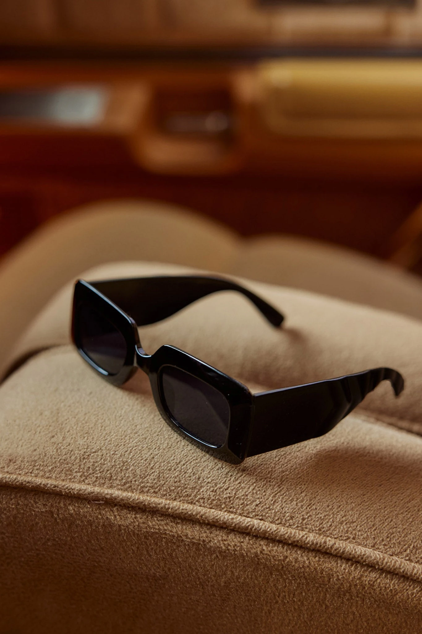 Hailey Rectangular Sunglasses Black - Image 3